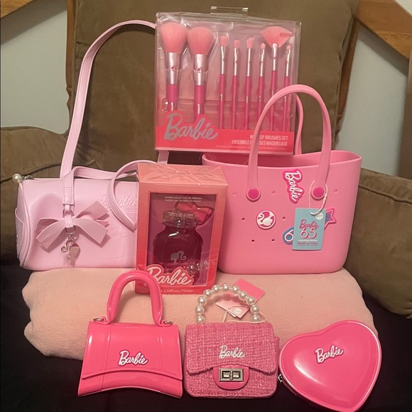 Barbie Accessories - Barbie Pink  Accessory Set